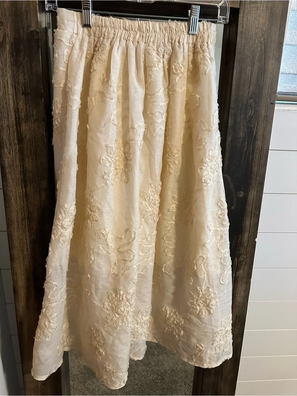 DownEast Cream Floral Appliqué Midi Skirt A-Line Lined Elastic Waist S Romantic